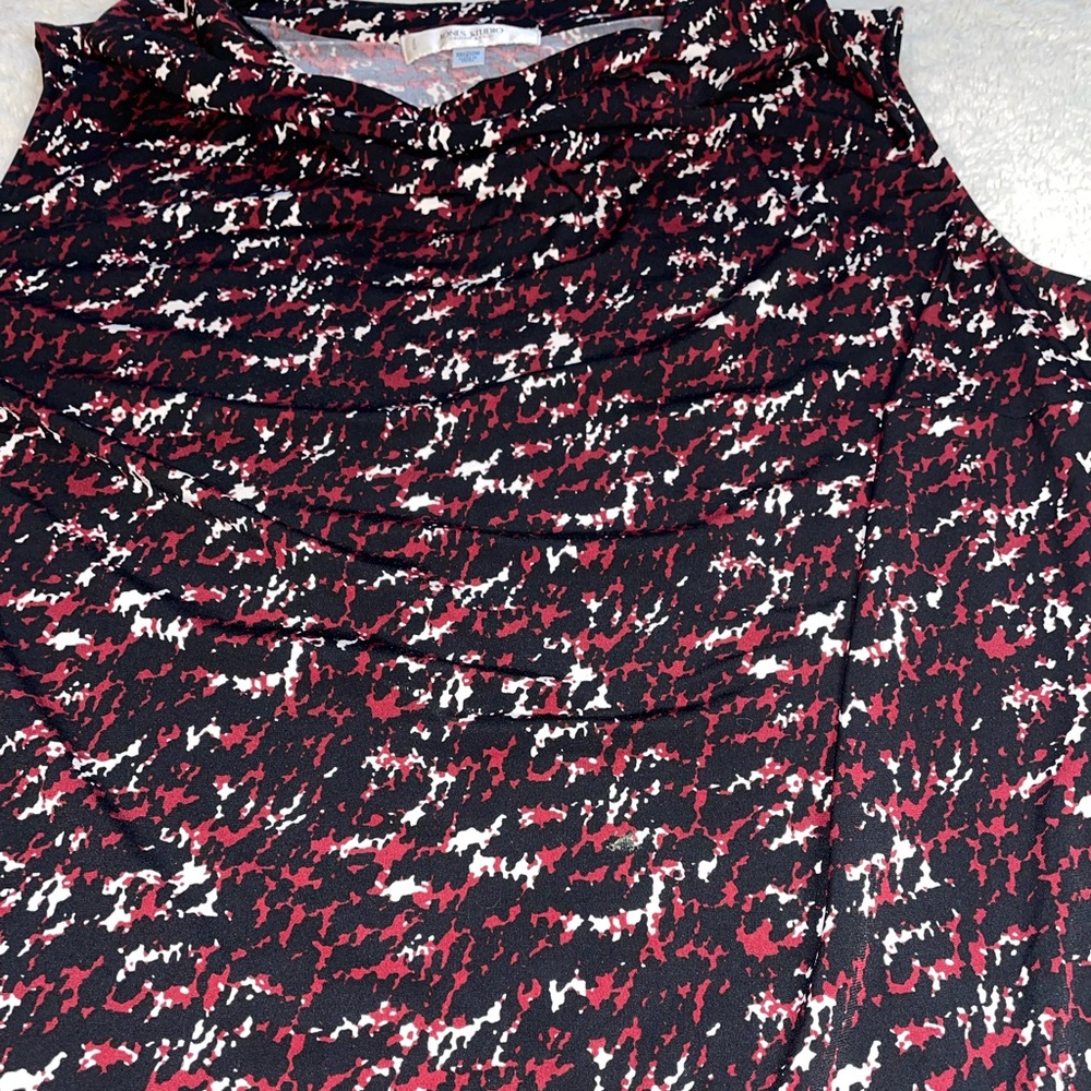 Jones Studio Black and Red Patterned Sleeveless Cowl Neck Blouse - Picture 4 of 7
